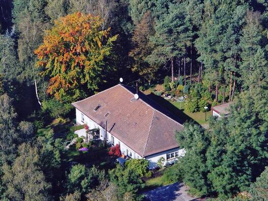 Haus zum Kauf 230.000 € 9 Zimmer 254 m² 1.867 m² Grundstück Weißwasser/O.L. 02943