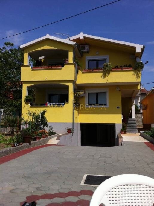 Mehrfamilienhaus zum Kauf 490.000 € 8 Zimmer 260 m²<br/>Wohnfläche 299 m²<br/>Grundstück Zadar 23000