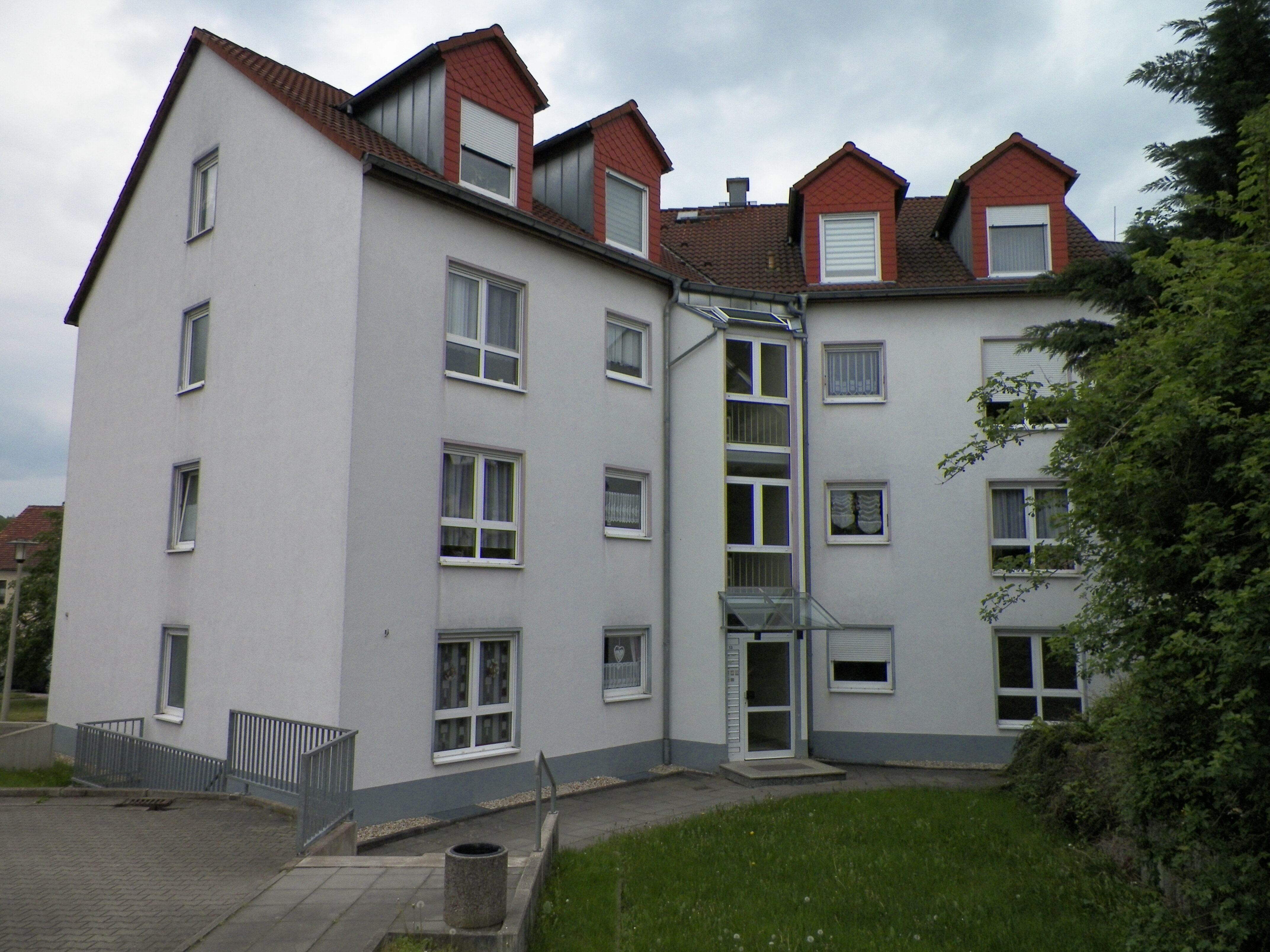 Wohnung zur Miete 560 € 3 Zimmer 82,9 m²<br/>Wohnfläche EG<br/>Geschoss Wilhelm-Busch-Straße 13 Niederplanitz 541 Zwickau 08062