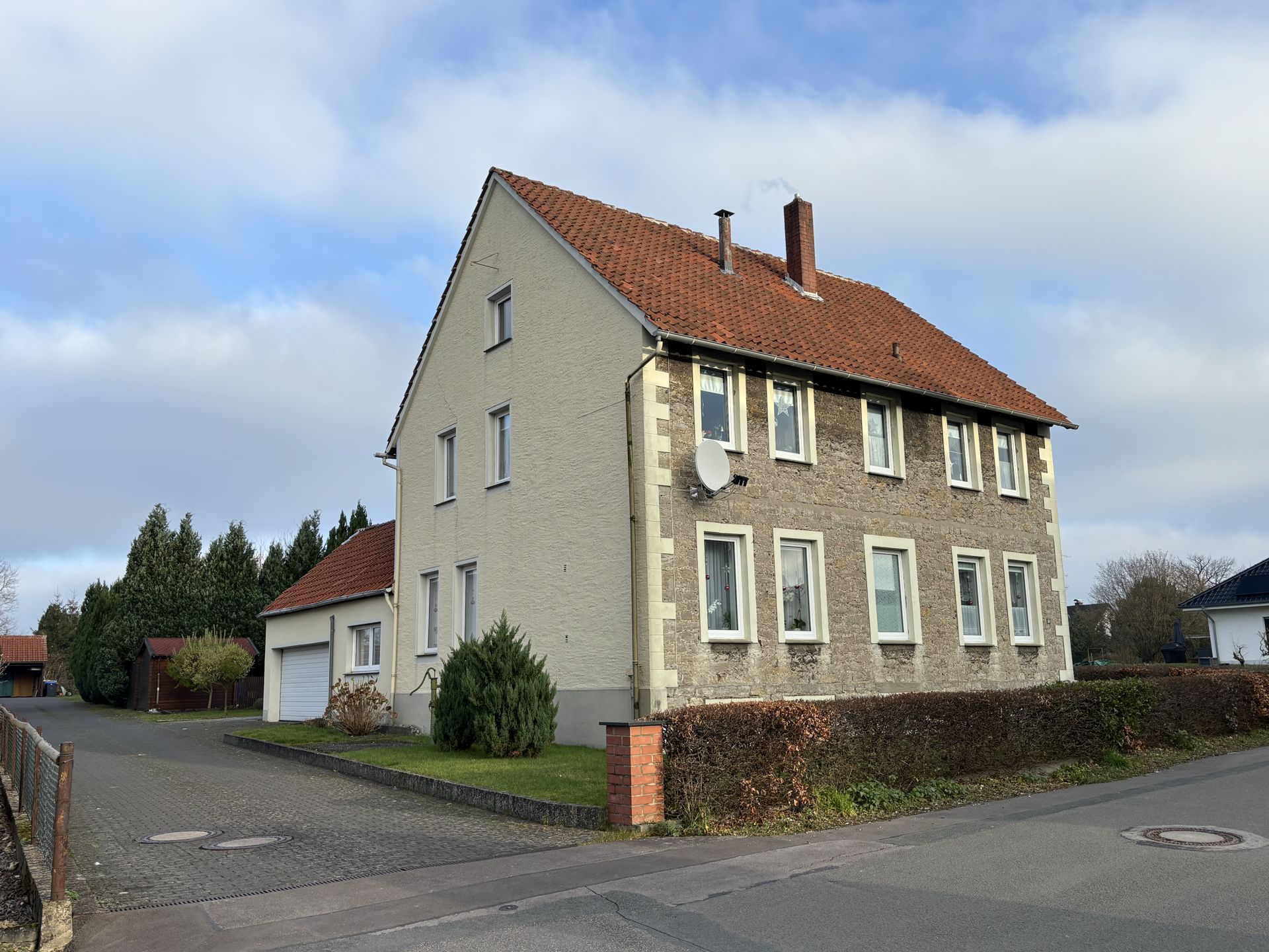 Mehrfamilienhaus zum Kauf 285.000 € 169 m²<br/>Wohnfläche 1.293 m²<br/>Grundstück Heidenoldendorf Detmold 32758