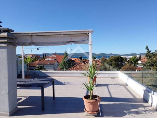 Einfamilienhaus zum Kauf 1.350.000 € 8 Zimmer 280 m² 535 m² Grundstück Zadar 23000