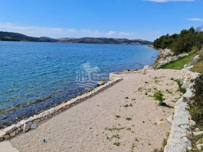 Grundstück zum Kauf 270.000 € 15.000 m²<br/>Grundstück Sibenik 22000