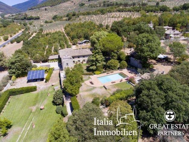 Bauernhaus zum Kauf 1.300.000 € 15 Zimmer 500 m² 35 m² Grundstück Spoleto 06049