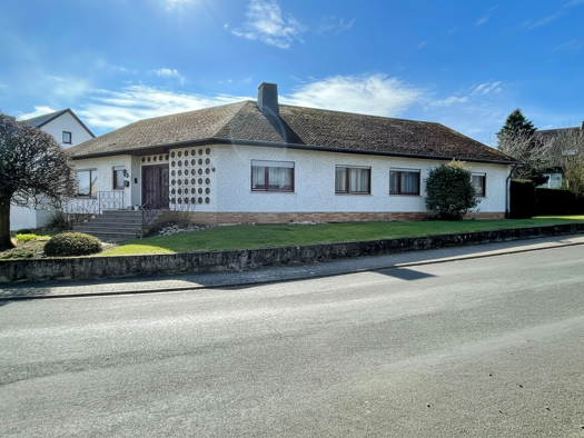 Bungalow zum Kauf 339.997 € 6 Zimmer 189 m² 935 m² Grundstück frei ab sofort Schulweg 1 Hausen Mayen 56727