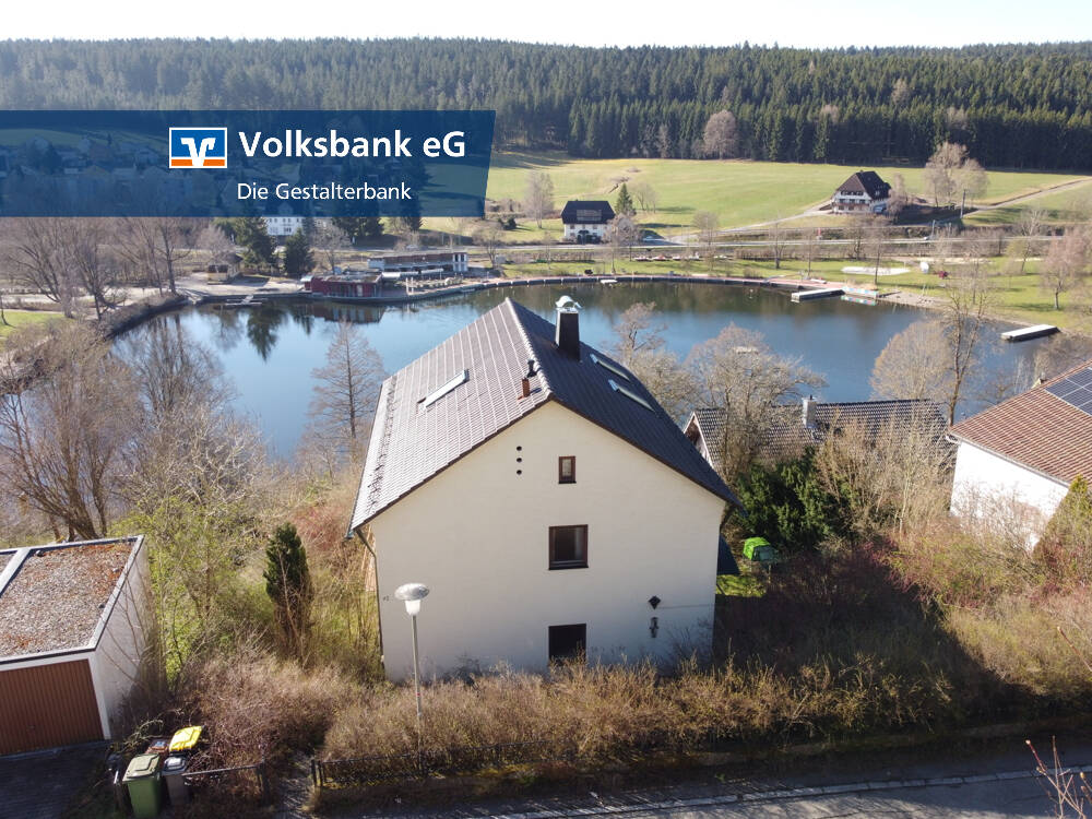 Immobilie in St. Georgen im Schwarzwald - *** St. Georgen - Großes 1- bis 2-Familien-Wohnhaus mit Blick auf den Klosterweiher! *** - Bild 0