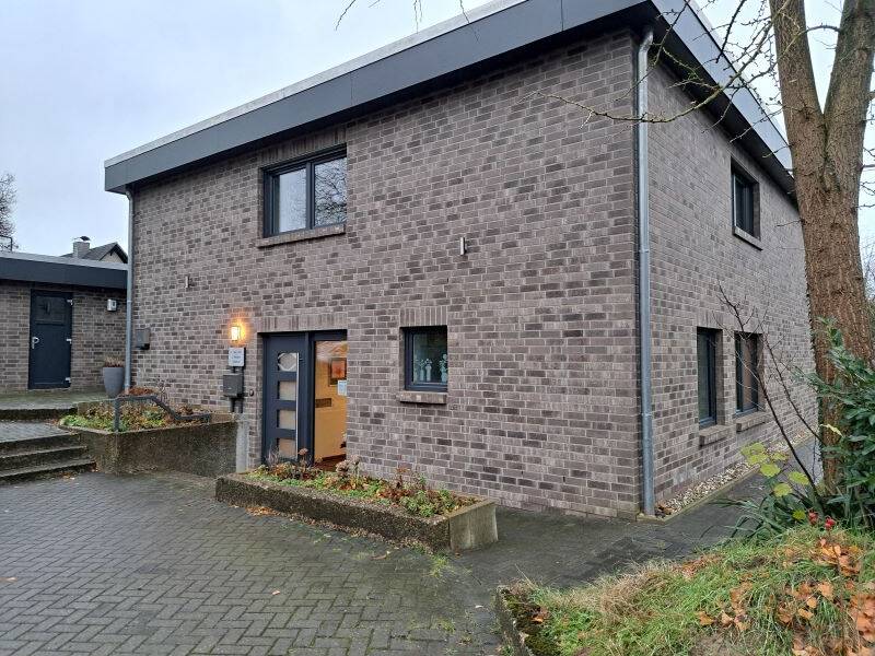 Büro-/Praxisfläche zur Miete 725 € 4 Zimmer 85 m²<br/>Bürofläche Bergen Bergen 29303
