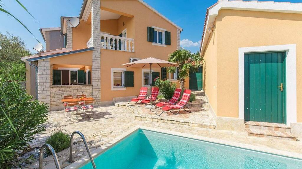 Haus zum Kauf 365.000 € 4 Zimmer 106 m² 323 m² Grundstück Luka