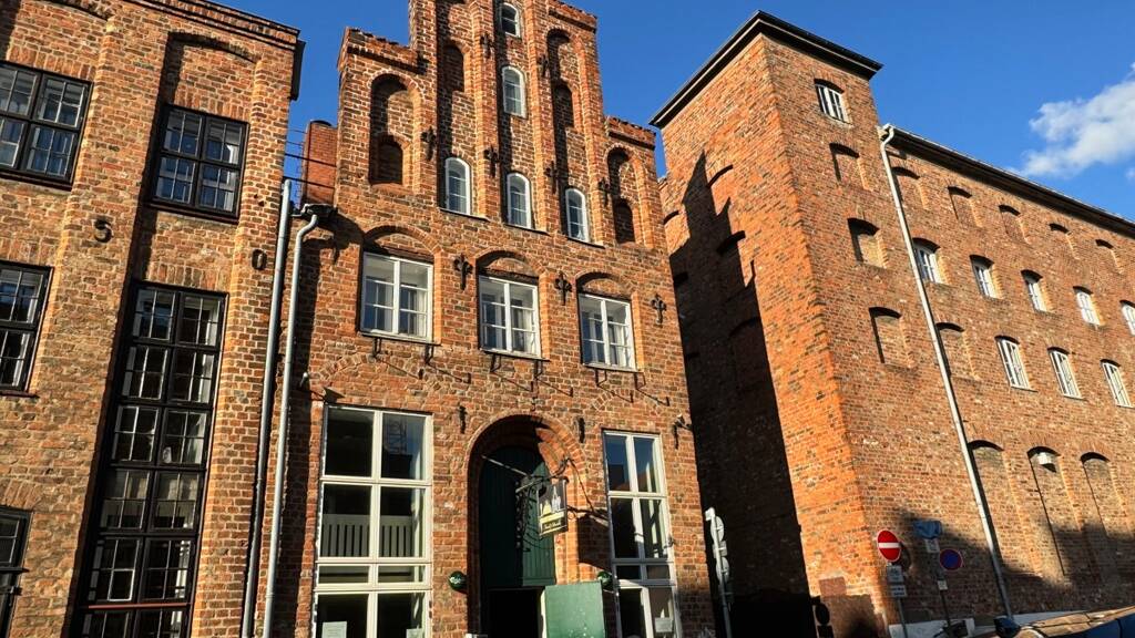Mehrfamilienhaus zum Kauf 650.000 € 17 Zimmer 268 m² 212 m² Grundstück Innenstadt Lübeck / Innenstadt 23552
