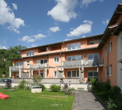 Wohnung zur Miete 470 € 2 Zimmer 47,1 m² 1. Geschoss frei ab 01.05.2025 Deggendorfer Straße 48 Metten Metten 94526