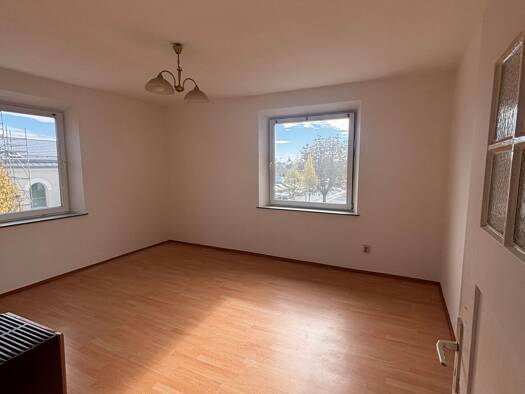 Wohnung zur Miete 330 € 2 Zimmer 63 m² Geschoss 2/3 frei ab sofort Bahnhofplatz 3 Wiesau Wiesau 95676