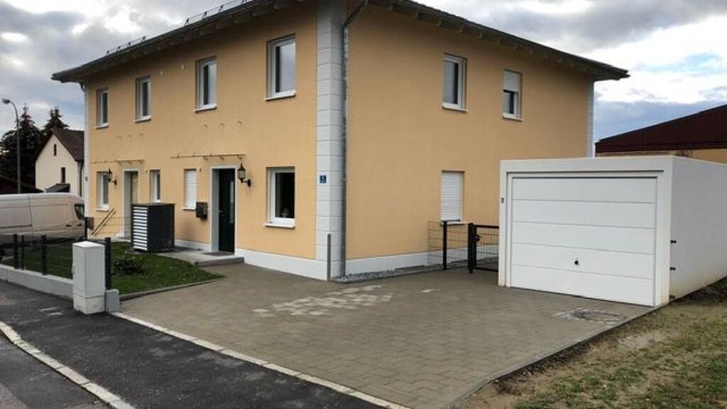 Doppelhaushälfte zur Miete 1.380 € 5 Zimmer 125 m² 306 m² Grundstück frei ab 01.07.2026 Vilsbiburg 84137