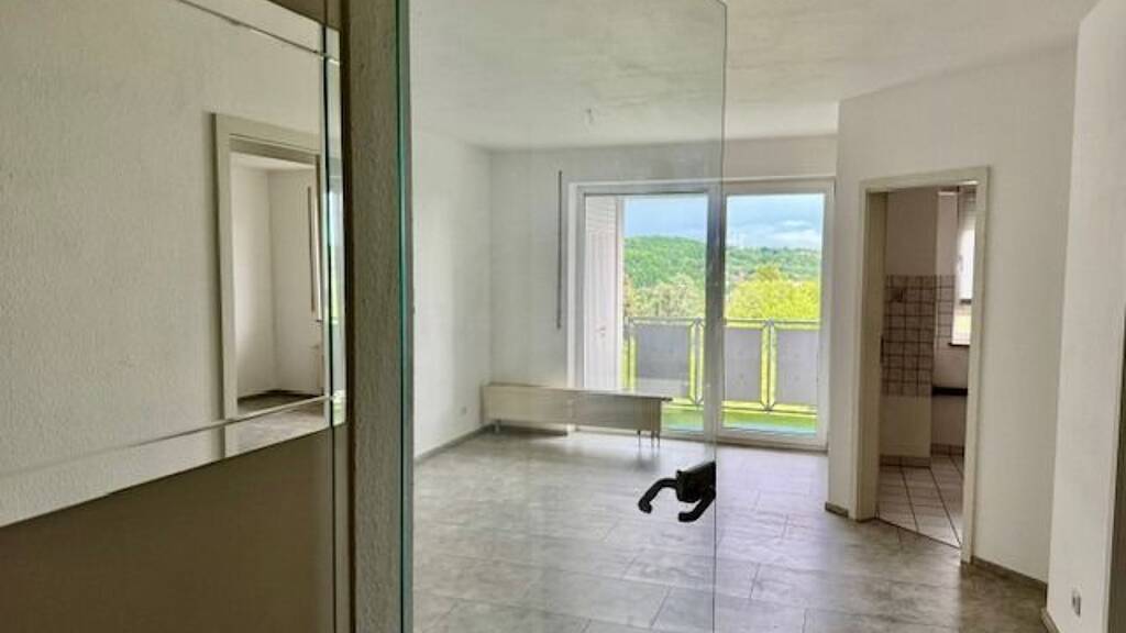 Wohnung zur Miete 320 € 2 Zimmer 53,4 m² 3. Geschoss frei ab sofort Roßwein 04741