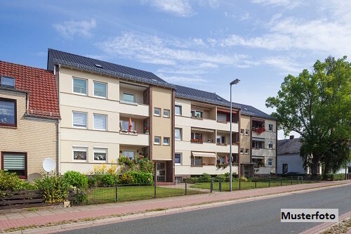 Mehrfamilienhaus zum Kauf 77.000 € 407 m²<br/>Wohnfläche 546 m²<br/>Grundstück Hornhausen Oschersleben 39387