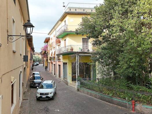 Haus zum Kauf 270.000 € 10 Zimmer 239 m² frei ab sofort Via Zanardelli Manerba del Garda