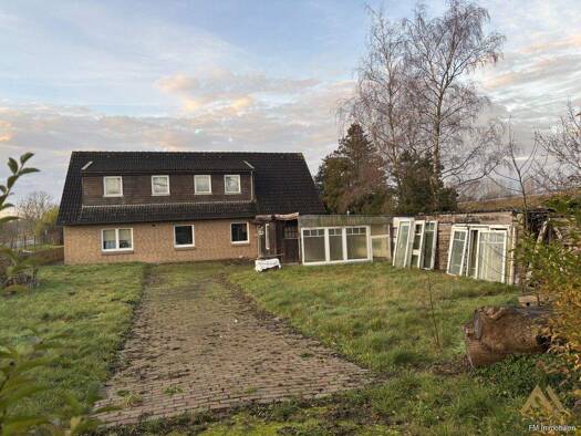 Einfamilienhaus zum Kauf 115.000 € 85 m² 1.570 m² Grundstück Sande 26452