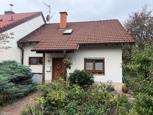 Doppelhaushälfte zur Miete 2.090 € 5,5 Zimmer 145 m² 410 m² Grundstück frei ab 01.01.2027 Vogesenstraße 17 Grenzach Grenzach-Wyhlen 79639