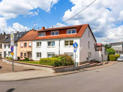 Einfamilienhaus zum Kauf provisionsfrei 390.000 € 10 Zimmer 270 m² 930 m² Grundstück Schwalbach 66773