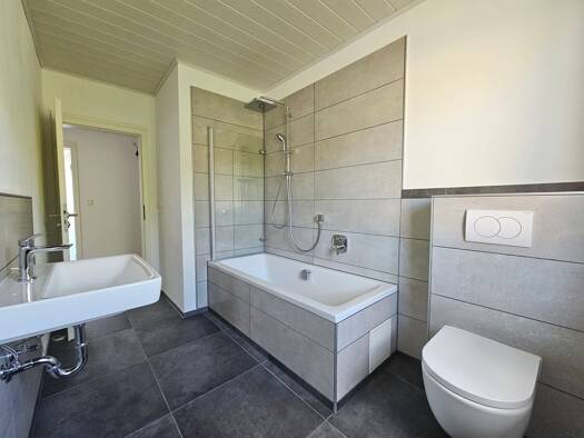 Wohnung zur Miete 890 € 3,5 Zimmer 108 m² 1. Geschoss frei ab 01.02.2026 Röthlein 97520