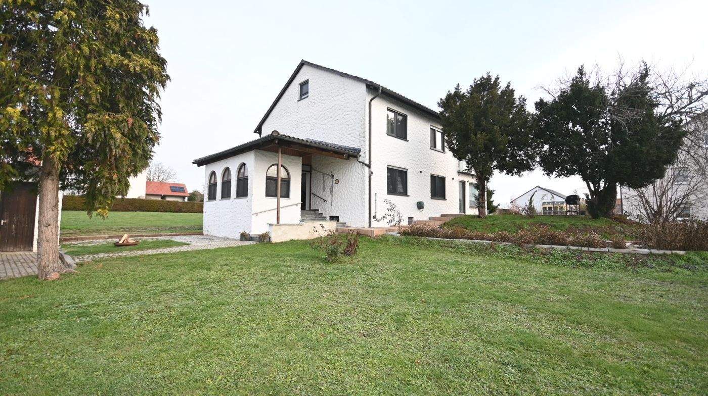 Immobilie in Hilpoltstein - Tolles modernisiertes Zweifamilienhaus in herrlicher Lage von Meckenhausen, bei Hilpoltstein - Bild 0