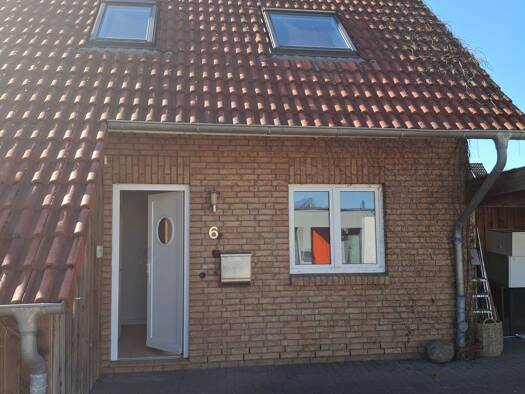 Doppelhaushälfte zur Miete 1.200 € 5 Zimmer 100 m² 303 m² Grundstück frei ab 01.10.2026 Tungendorf Neumünster 24536