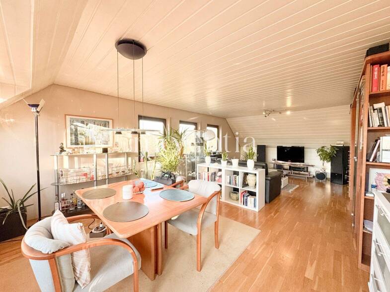 Wohnung zum Kauf 279.900 € 3 Zimmer 95,7 m² Dachgeschoss, 2. Geschoss Pfullingen 72793