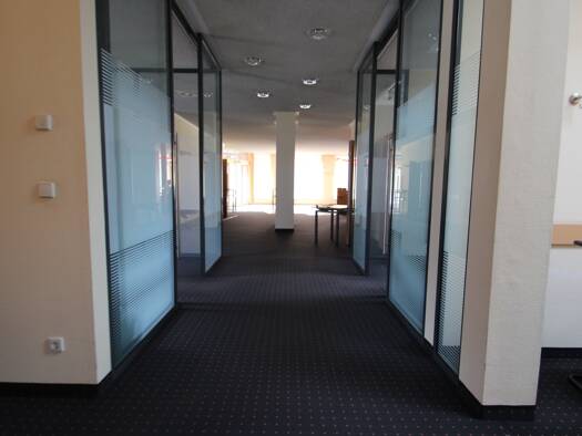 Büro zur Miete provisionsfrei 1.862 € 7 Zimmer 354 m² Bürofläche Zwickauer Straße 218 Schönau Chemnitz 09116