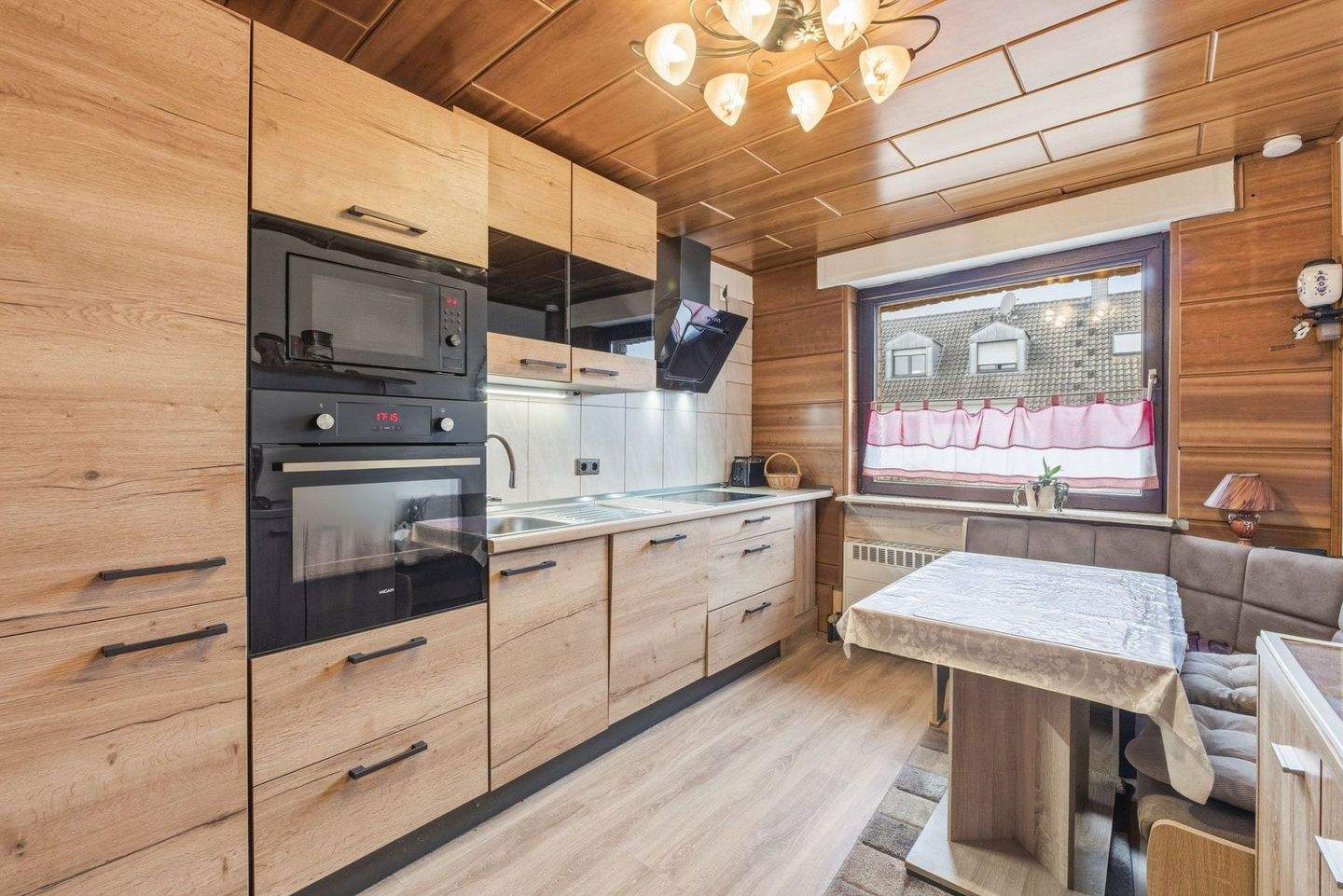 Immobilie in Swisttal - Gebäudeensemble mit 3 Wohneinheiten und vielen Möglichkeiten auf 2.383 m² Grund in Odendorf - Bild 3