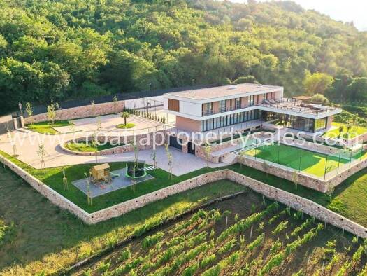 Haus zum Kauf 3.300.000 € 8 Zimmer 660 m² Makarska