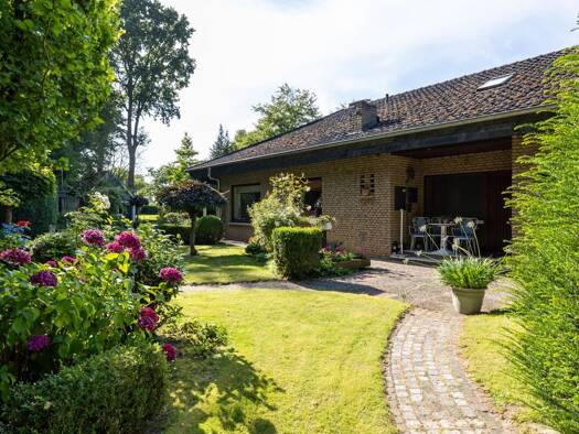 Einfamilienhaus zum Kauf 365.000 € 5 Zimmer 160 m² 4.300 m² Grundstück Stenum Ganderkesee 27777