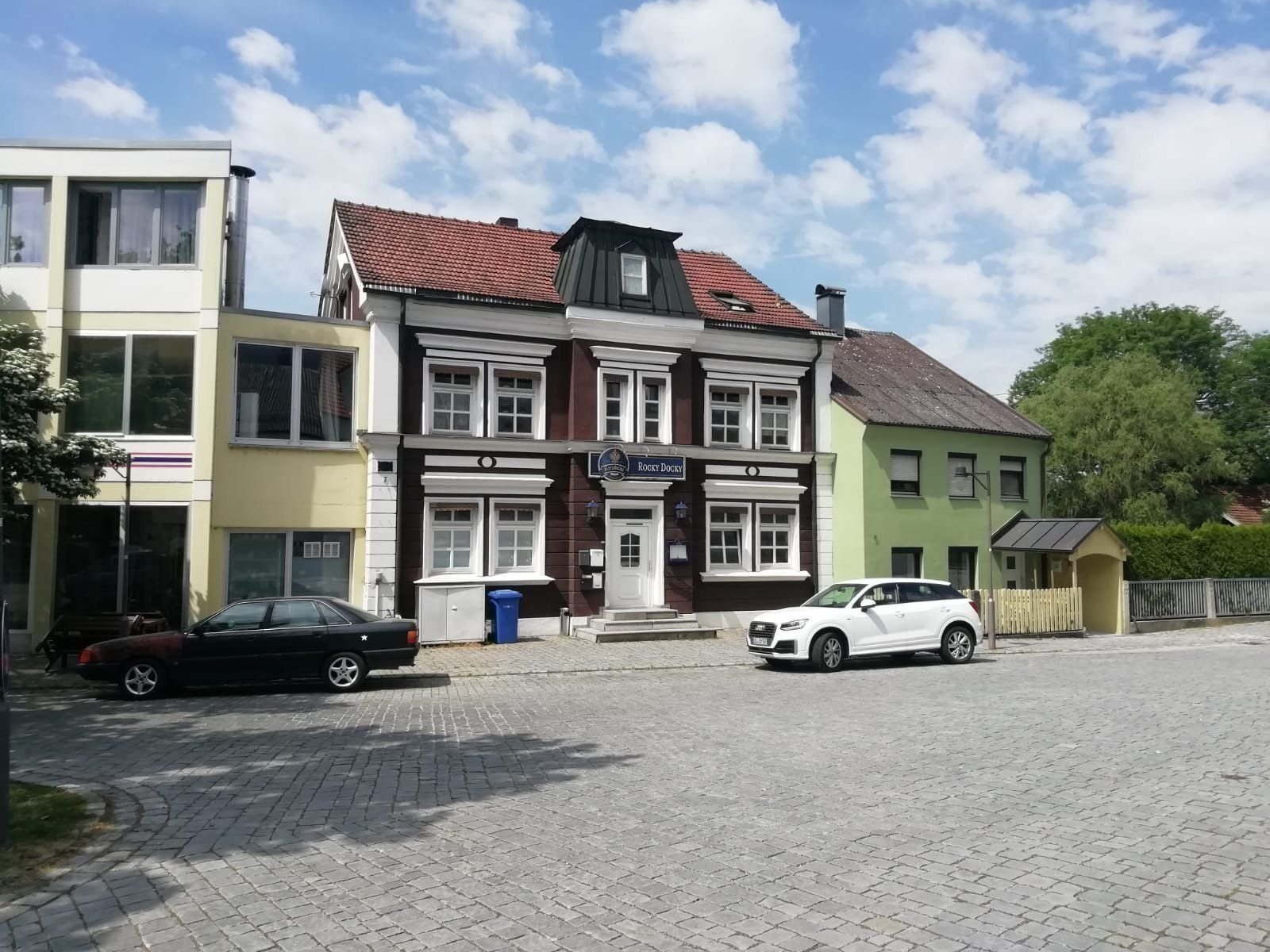 Stadthaus zum Kauf 267.000 € 8 Zimmer 140,6 m²<br/>Wohnfläche 180 m²<br/>Grundstück Osterhofen Osterhofen 94486