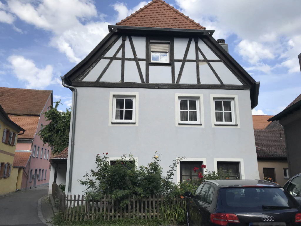 Einfamilienhaus zum Kauf 185.500 € 5 Zimmer 120 m²<br/>Wohnfläche 120 m²<br/>Grundstück Bad Windsheim Bad Windsheim 91438