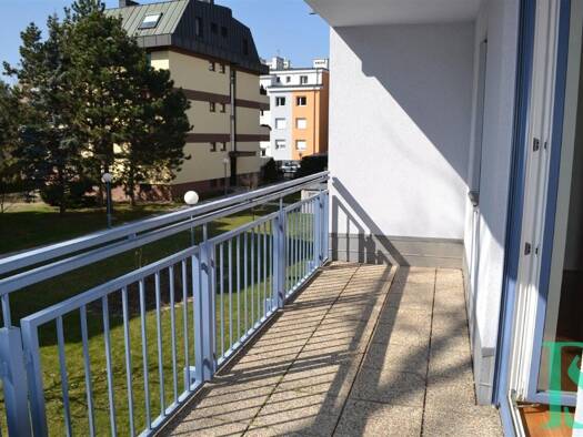 Wohnung zur Miete 1.916 € 4 Zimmer 118,1 m² 2. Geschoss Wien 1130