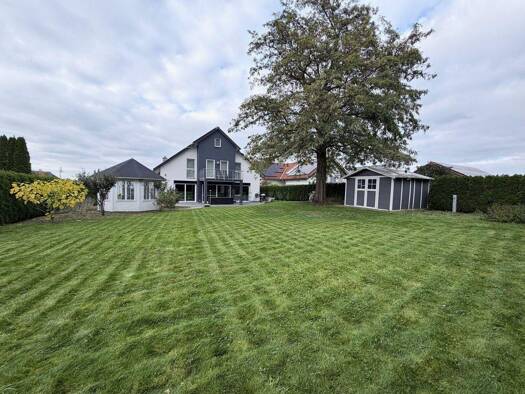 Einfamilienhaus zum Kauf 1.275.000 € 5,5 Zimmer 225,5 m² 941 m² Grundstück Eislingen 73054