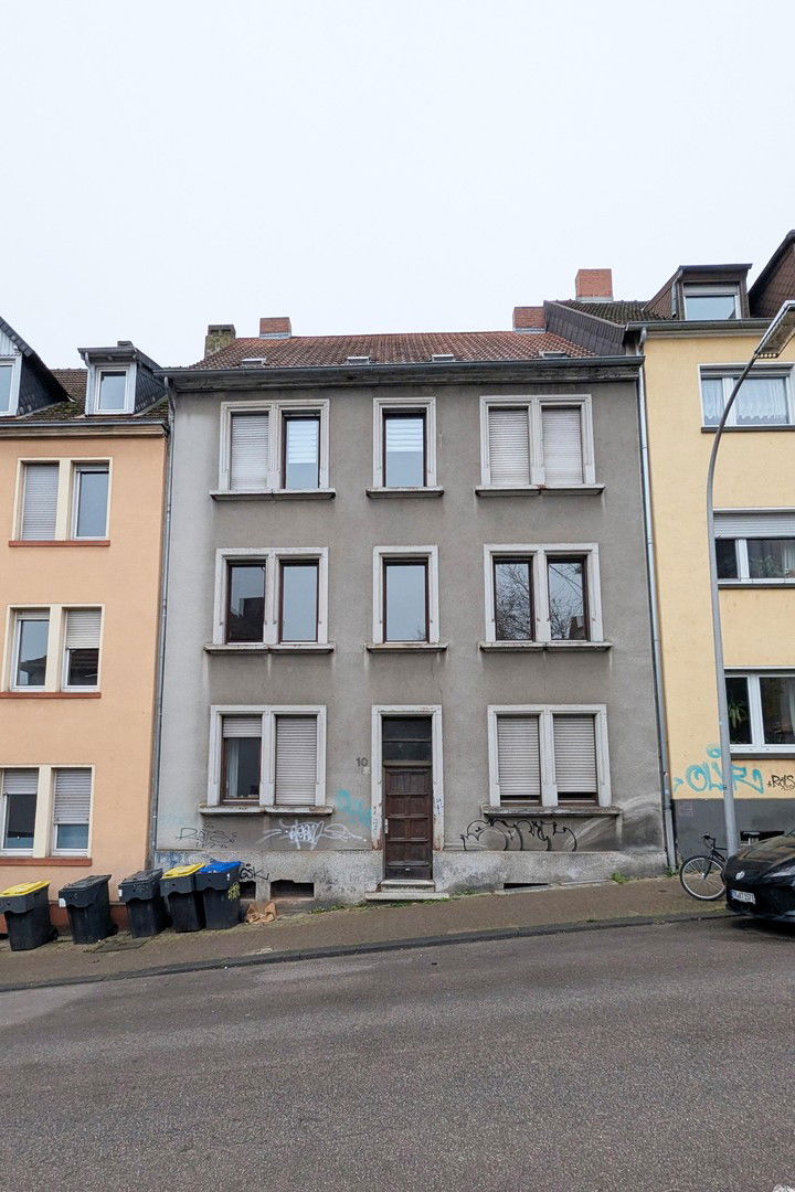 Mehrfamilienhaus zum Kauf provisionsfrei 390.000 € 8 Zimmer 220 m²<br/>Wohnfläche 236 m²<br/>Grundstück Kantstrasse 10 Nauwieser Viertel Saarbrücken 66111