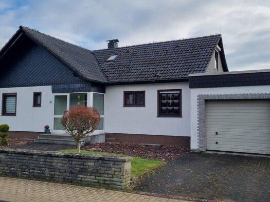 Einfamilienhaus zum Kauf 274.000 € 7 Zimmer 185 m² 793 m² Grundstück frei ab 01.04.2026 Neuenrade 58809