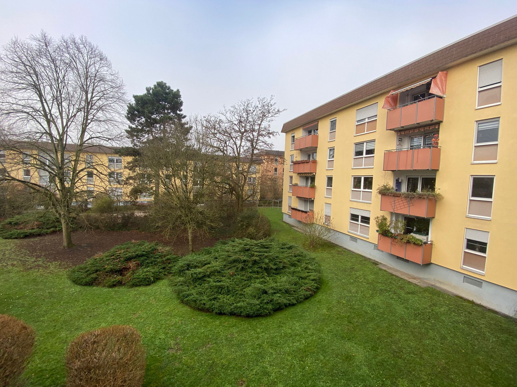 Wohnung zum Kauf 499.000 € 5,5 Zimmer 125 m²<br/>Wohnfläche 1.<br/>Geschoss ab sofort<br/>Verfügbarkeit Schwanheim Frankfurt am Main 60529