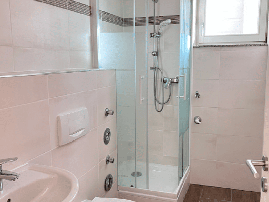 Studio zur Miete 230 € 1,5 Zimmer 32 m² Geschoss 2/3 frei ab 01.10.2026 Hohenstein-Ernstthal 09337