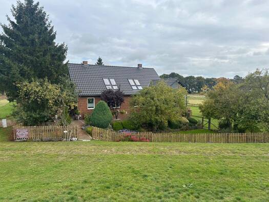 Haus zum Kauf 790.000 € 9 Zimmer 9.800 m² Grundstück frei ab 01.01.2026 Gaarz Lenzerwische 19309