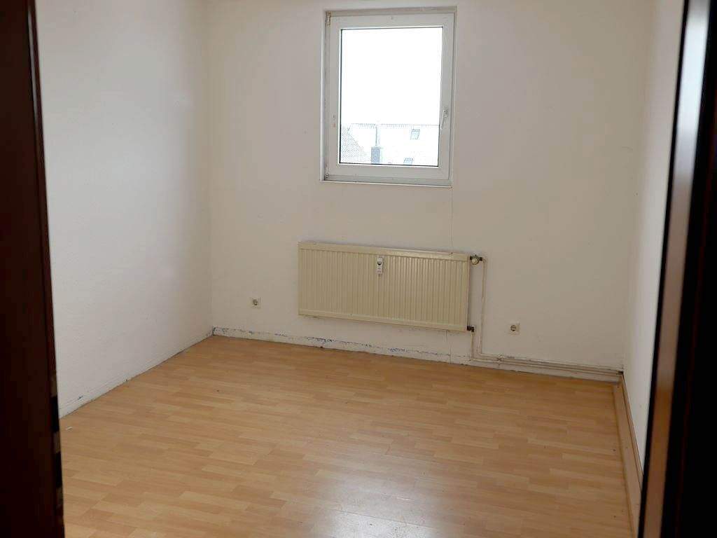 Immobilie in Wurster Nordseeküste - Nah am Wasser: Großzügige 3-Zimmer-DG-Wohnung mit Balkon - Bild 3