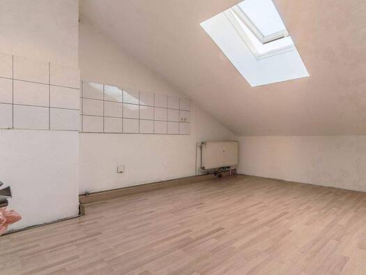Wohnung zur Miete 400 € 2 Zimmer 37 m² 5. Geschoss frei ab 01.06.2026 Pfälzer Str. 33 Neustadt-Süd Köln 50677