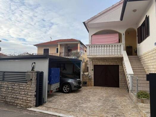 Haus zum Kauf 500.000 € 6 Zimmer 211 m² Sveti Filip i Jakov