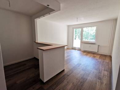 Wohnung zur Miete 311 € 3 Zimmer 56,4 m² 1. Geschoss frei ab sofort Platanenstraße 18 Lusan - Platanenstraße Gera 07549