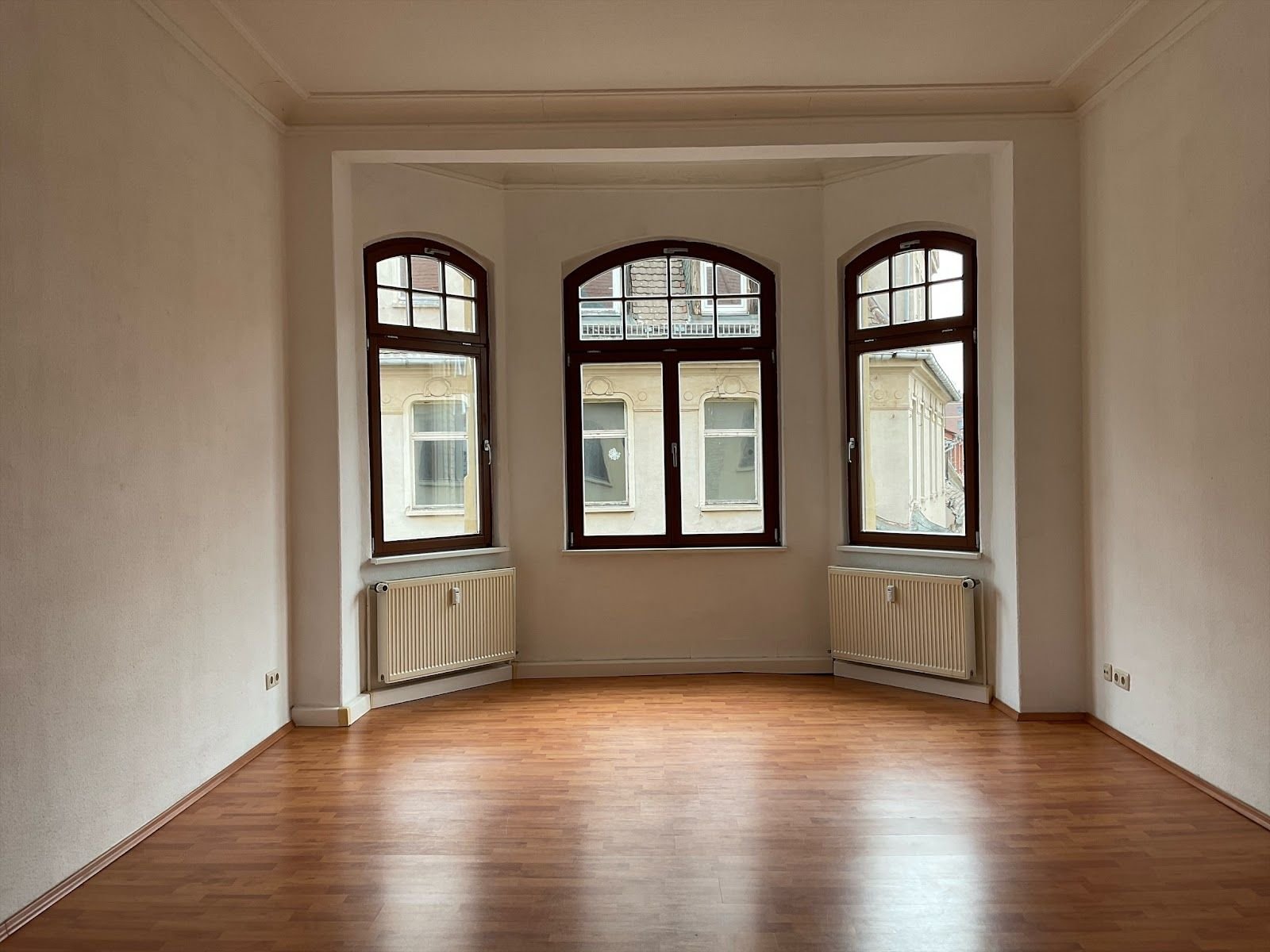 Wohnung zur Miete 699 € 3 Zimmer 102,6 m²<br/>Wohnfläche 3.<br/>Geschoss 01.11.2024<br/>Verfügbarkeit Rannische Straße 20 Altstadt Halle (Saale) 06108