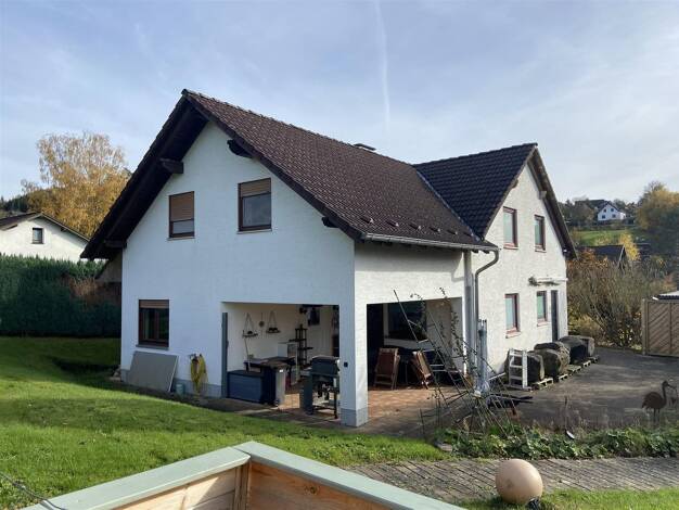 Einfamilienhaus zum Kauf 325.000 € 7 Zimmer 141 m² 1.099 m² Grundstück Rönkhausen Finnentrop 57413