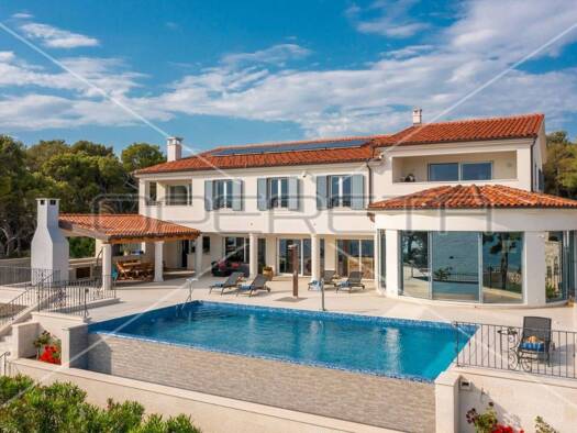 Einfamilienhaus zum Kauf 4.900.000 € 8 Zimmer 1.000 m² 2.579 m² Grundstück Šibenik 22000