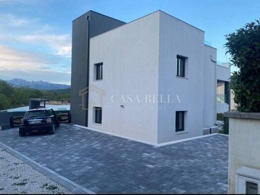 Haus zur Miete 4.000 € 5 Zimmer 300 m² Pridraga, Novigrad Novigrad