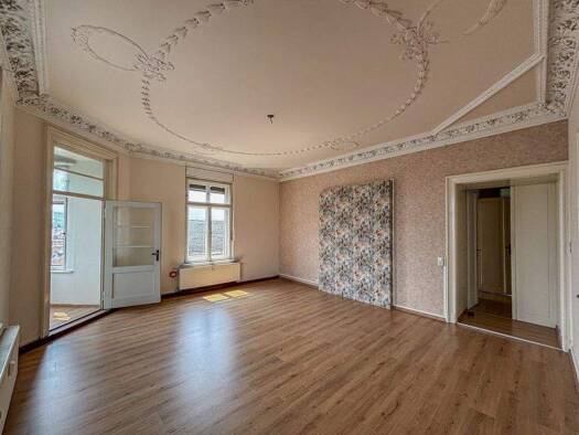 Wohnung zur Miete 850 € 4 Zimmer 185 m² 2. Geschoss frei ab 01.04.2026 Zwickauer Straße 35 Reichenbach 08468