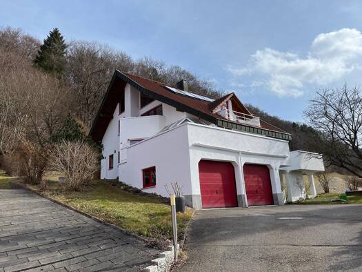 Einfamilienhaus zur Miete 2.300 € 8 Zimmer 230 m² 1.024 m² Grundstück frei ab sofort Unter der Risihalde 4 Dürbheim 78589
