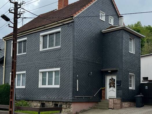 Einfamilienhaus zum Kauf 168.000 € 7 Zimmer 195 m² 1.400 m² Grundstück frei ab sofort Ilmenauerstr. 26 Elgersburg 98716