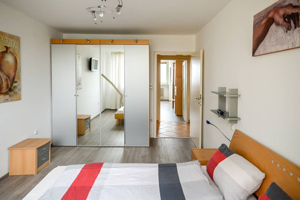 Wohnung zur Miete Wohnen auf Zeit 2.119 € 2 Zimmer 49 m²<br/>Wohnfläche 01.04.2025<br/>Verfügbarkeit Ridlerstraße Westend München 80339